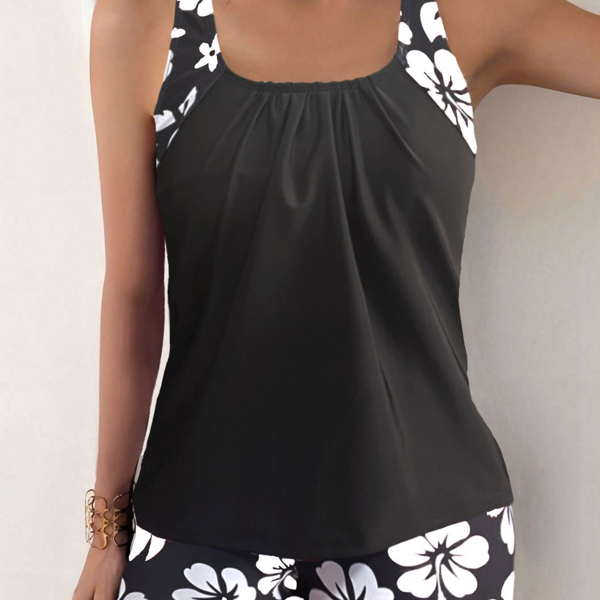 طقم تانكيني نسائي مع شورت، ملا - مراجعة Tops وسعره